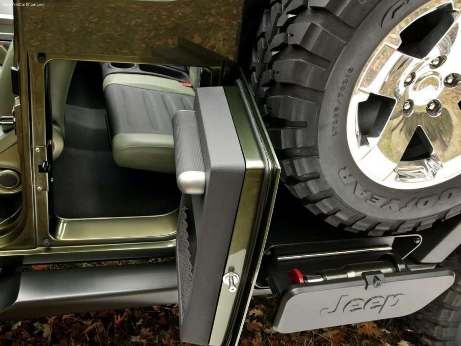  Jeep Gladiator Concept 2005 года  (фото 14 из 30)